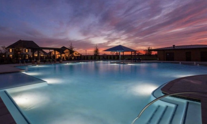 Katy House | Luxury House Lakeside Serenity in the heart of Katy. Welcome to 12 Guests.