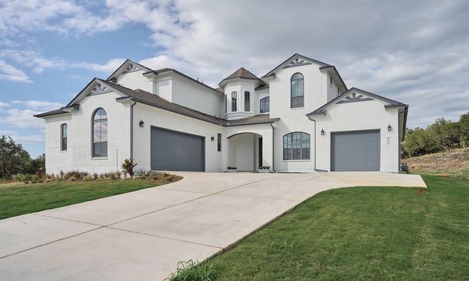 Georgetown House | Luxury house on 1.25 acres. Fantastic location for fun and convenience!