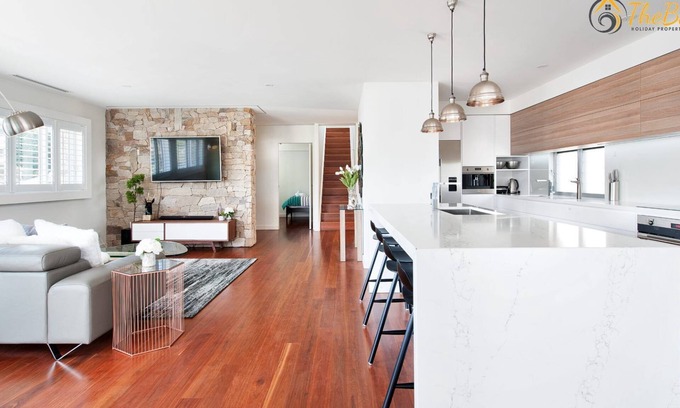 Corlette House | Luxury in Corlette - 4 Drungall Ave - Beautiful Home with Air Con and WiFi