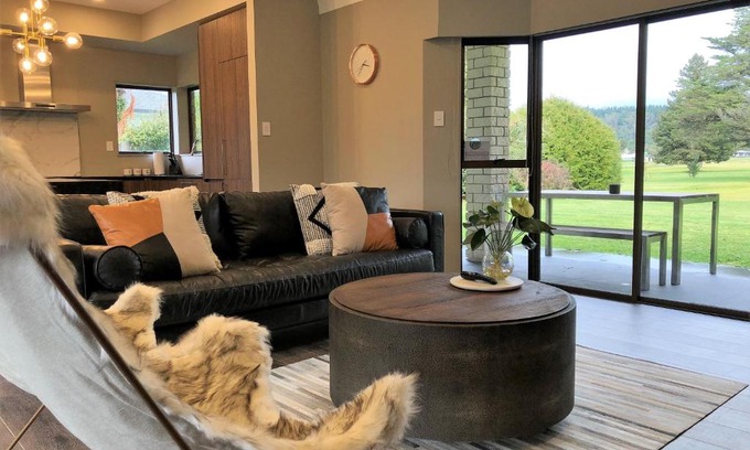 Rotorua House | Luxury K-Lodge with Golf course view-Rotorua