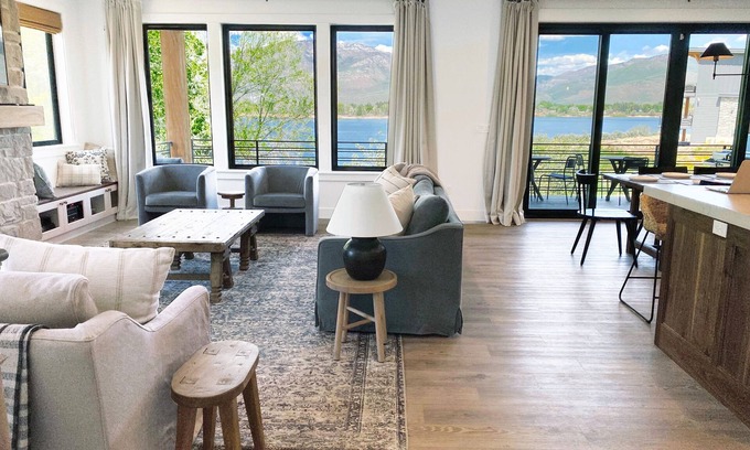Ogden House | Luxury Lake Front Ski Home 5 min from SnowBasin