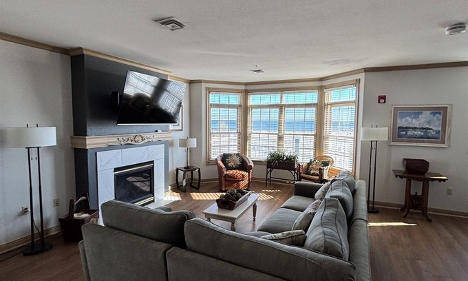 Sheboygan Condo | Luxury Lake Front Villa: Sleeps 12!