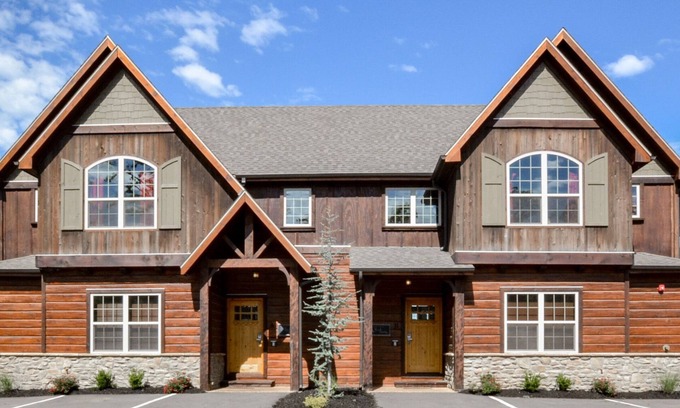 Indian Point House | LUXURY Lakefront Villa SLEEPS 32! ~Free Amenities~HUGE Pool~Kayaks~Dock~2Mi SDC