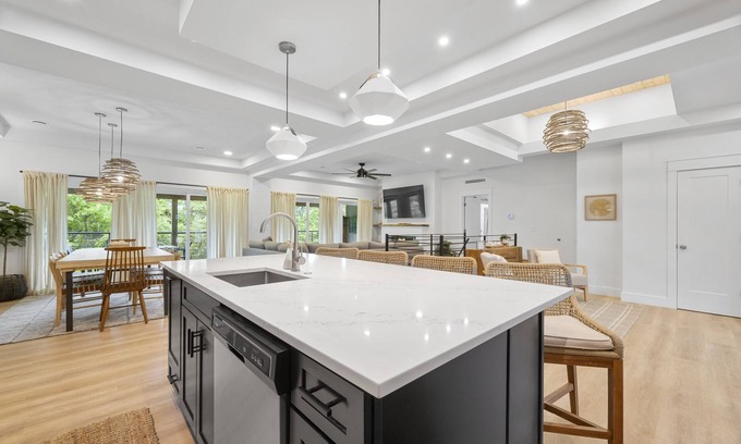 Indian Point House | Luxury Lakeview Escape & Marina Access– Near Silver Dollar City
