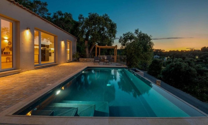 Rantatika Villa | Luxury Living Above Monodendri beach