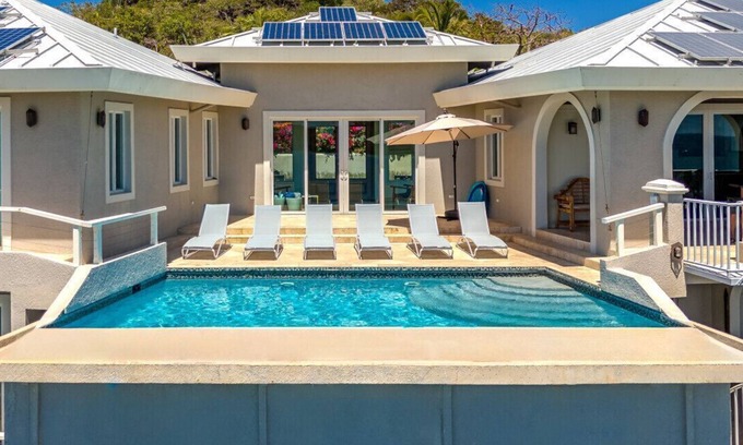 Nazareth Villa | Luxury & Location! 6 Primary Bedrooms all Waterfront