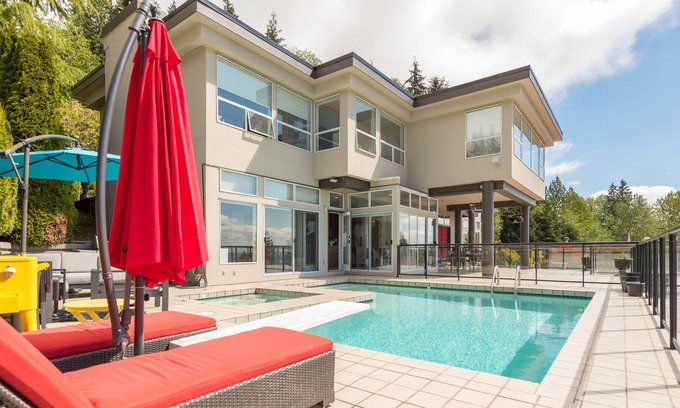 West Vancouver House | Luxury Mansion with Pool/Hot Tub-City & Ocean View