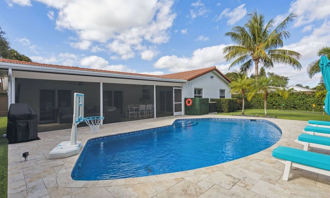 Palm Beach Gardens House | Luxury Modern Palm Beach Gardens Home with Heated Pool-Near Beach & Restaurants
