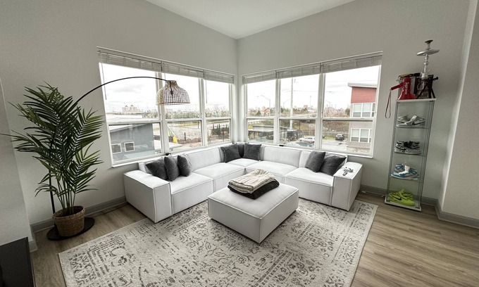 Downtown Columbus Apartment | Luxury Modern 2B/2B Apartment in the Short North