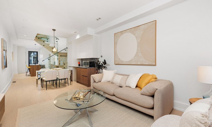Bickford Park House | Luxury Modern Stay in Downtown Toronto! Brand New Executive House