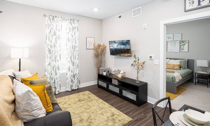 Weinland Park Apartment | Luxury Modern Suite Short North, Downtown, OSU Campus - (Gym/Lounge/Patio)