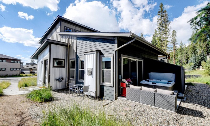 Rendezvous House | Luxury Mountain Cabin 28 I Private Hot Tub I Great Views I Best Price I Discounted Atrractions