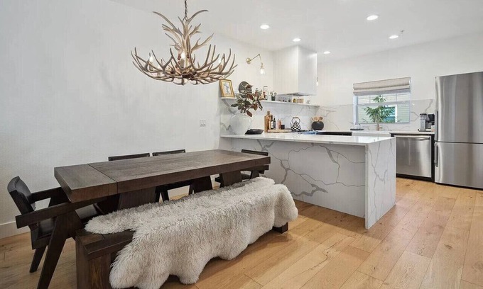 Government Camp Apartment | Luxury Mountain Townhome Steps to Government Camp, Ski Bowl, Pool & Hot Tub