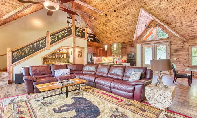 Maggie Valley Cabin | Luxury Newly Built Cabin, 4 King Suites, Sleeps 12 !