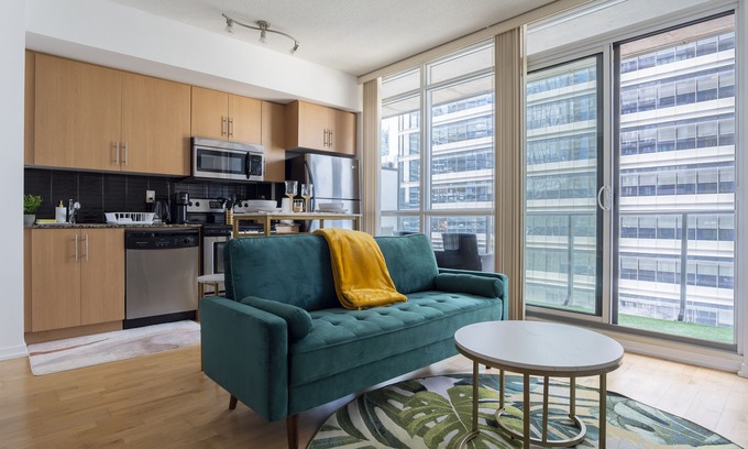 Central Waterfront Condo | Luxury Oasis In Downtown Toronto next to CN Tower/Scotiabank Arena