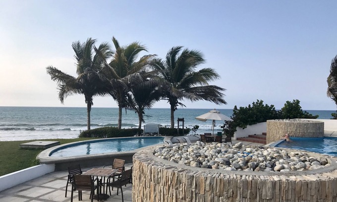 Manta Condo | * Luxury Oceanfront View Condo *