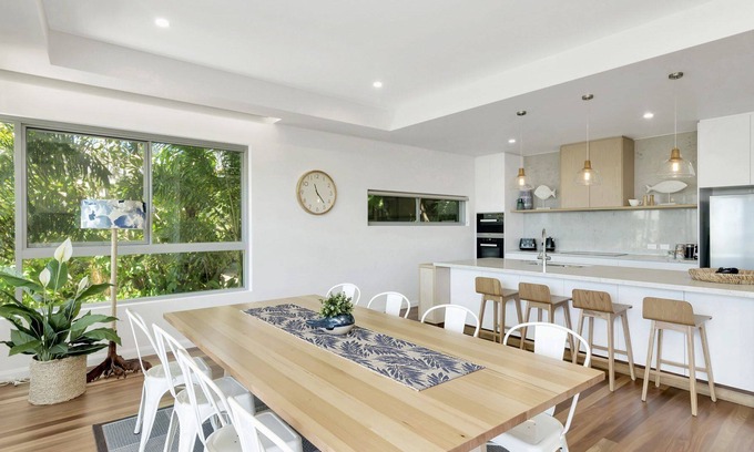 Currumbin Apartment | Luxury on Currumbin Beach - modern apartment with private pool