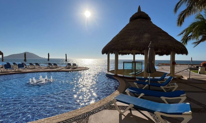 Marina Mazatlan Condo | Luxury on the beach and incredible views of the sea.