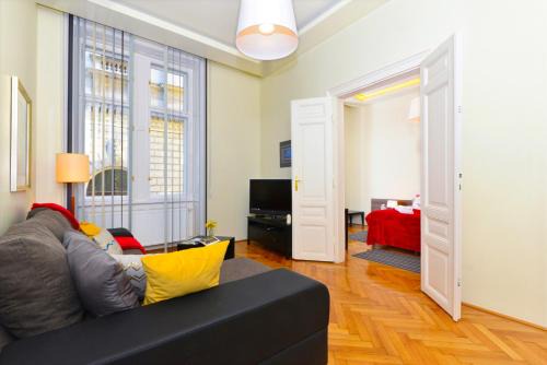 Terezvaros Apartment | Luxury Opera Apartment