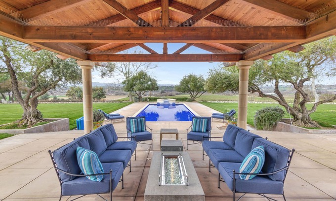 Paso Robles House | Luxury Paso Villa w/pool, hot tub, ping pong & bocce ball - 10 min to downtown!
