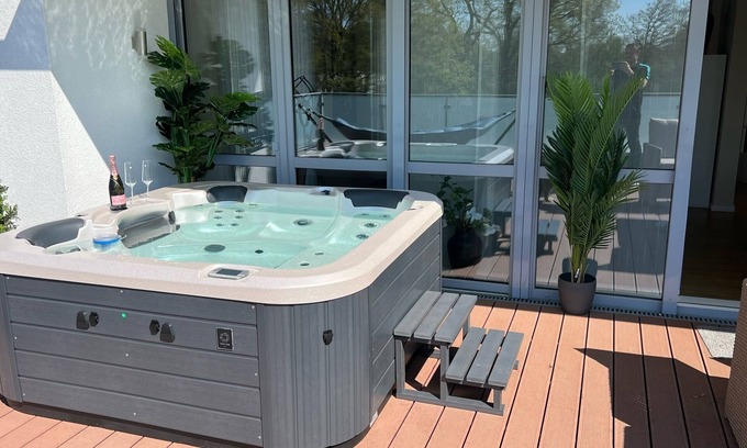 Region Hannover District Apartment | Luxury penthouse 180m2 with elevator and whirlpool