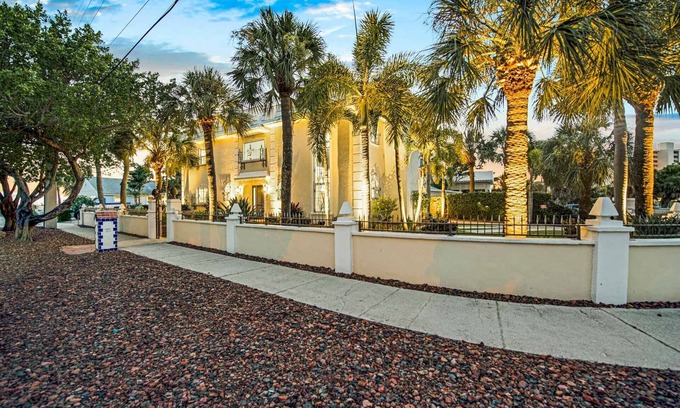 Siesta Key Village House | Luxury Pool and Rooftop Deck, Walk to Siesta Key Beach & Village! - Casa Siesta