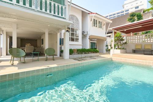 Chang Khlan Villa | Luxury Pool Villa in the Heart of the Chiang Mai