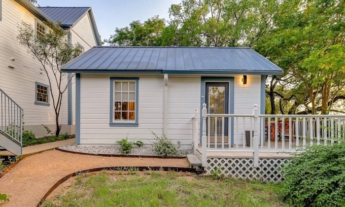 Marble Falls Cabin | Luxury Private Bungalow in Downtown Marble Falls- Walk to Shopping/Restaurants