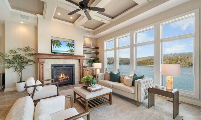 Lake of the Ozarks House | Luxury Private Oasis & 269' Lakefront! 5Bds, 4.5Bath