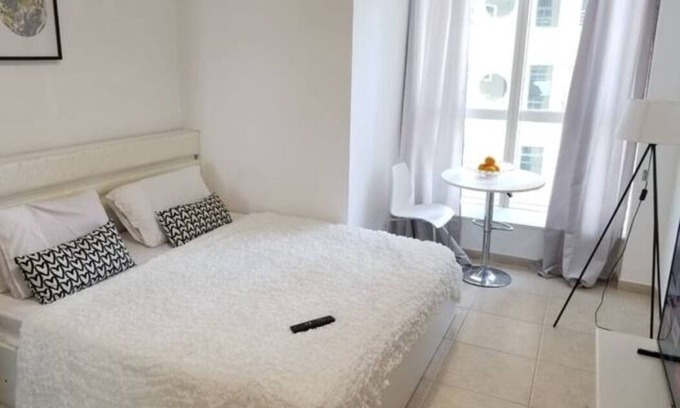 Dubai Apartment | Luxury Private Room in an Apartment Next to Barasti Beach