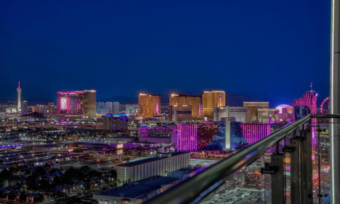 Las Vegas Hotel | 🌴✨ Luxury Private Suite - Wraparound Balcony - Strip View! High Floor✨🌴