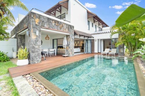 Mont Choisy Villa | Luxury private Villa - 2 minutes walk to the beach