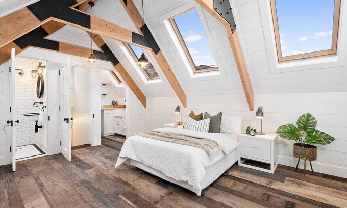 Caulfield South Apartment | Luxury refined Victorian secluded quarters for the perfect relaxation.