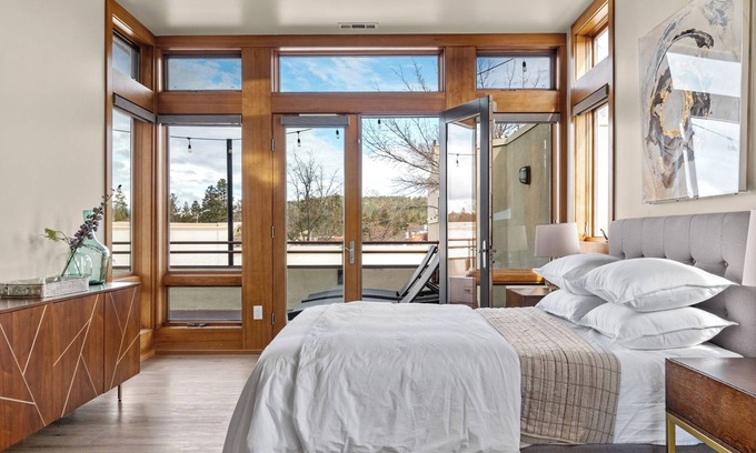 Bend Condo | Luxury Rooftop Condo in the Heart of Downtown Bend, Cascade Mountain views