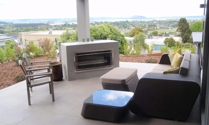 Rotorua House | Luxury Rotorua Executive Home with Lake Views: Relax, Unwind, and Enjoy