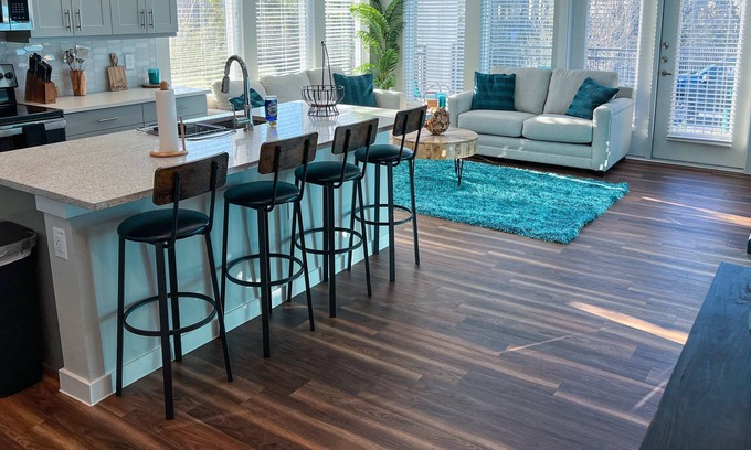 Grand Prairie Apartment | Luxury Sanitized Cabin Feel 2Br Condo/DFW/Att/Pool/Gym
