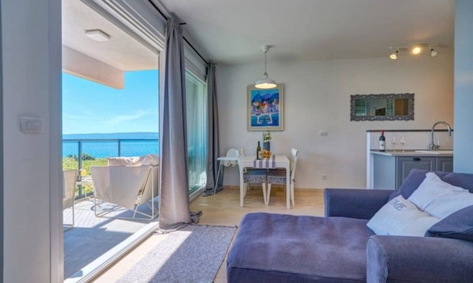 Split House | Luxury Seaside Apartment by Litto