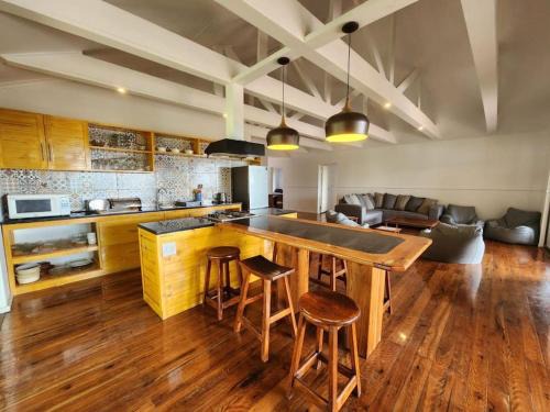 Lopes House | Luxury Seaview Getaway