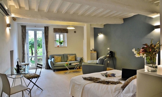Citta della Pieve Apartment | Luxury self-catering studio with a private garden in a charming historic town