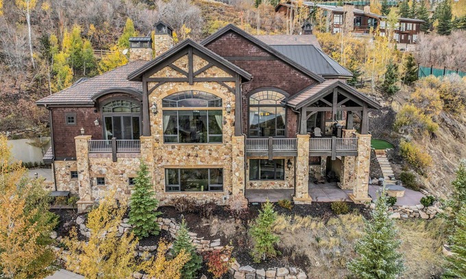 Deer Valley Ski Chalet | Luxury Ski-In-Out Mountain Retreat in Park City Elegant Comfort & Unbeatable Location