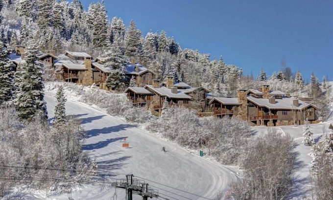 Deer Valley House | Luxury ski-in/ski-out in lower DV, RARE FIND! Gorgeous views from privat hot tub