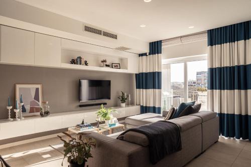 Paceville Apartment | Luxury & spacious 3 bedroom, large balcony KBAS1-3
