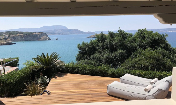 Plaka Apartment | Luxury Studio With Amazing Sea View And Swimming Pool
