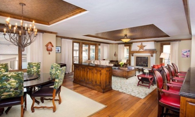 Vail Condo | Luxury Suite for 8 | Roof Top Pool & Hot Tubs!