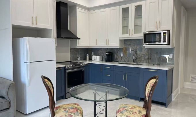 Thornhill House | Luxury Suite in New Custom Home