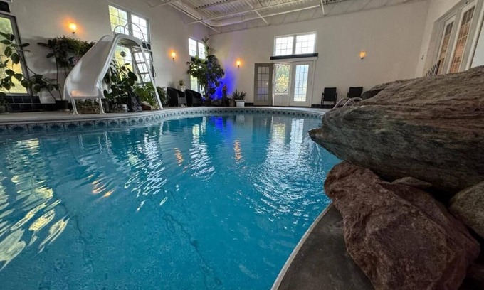 Thamesville Resort | Luxury Suite Private Indoor Pool Alpaca Retreat