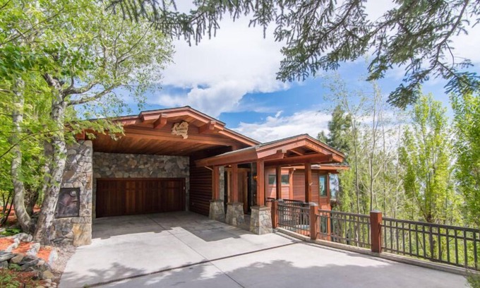 Lake Forest House | LUXURY Tahoe modern home! Tahoe City Close