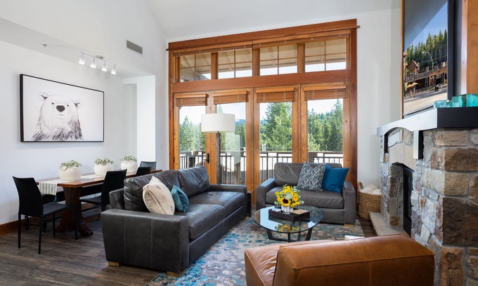 Truckee Condo | Luxury Top Floor Residence in the Village at Northstar - Catamount 403