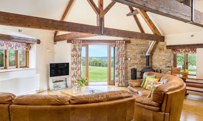 Wadebridge House | Luxury unique 4 bed barn sleeping 8 with stunning rural views near Padstow