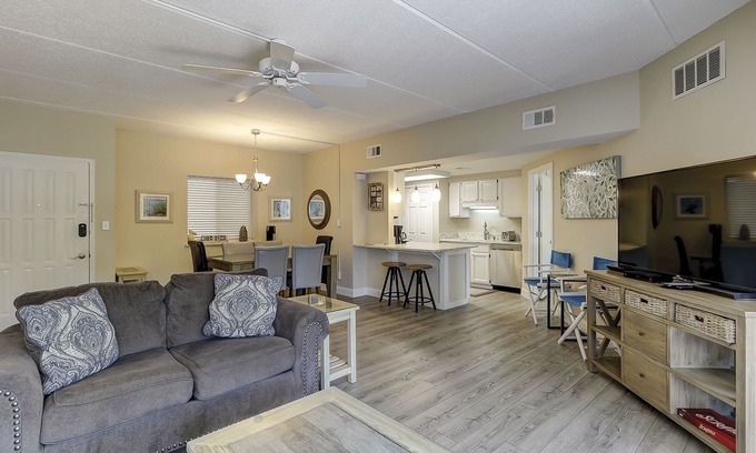 Hilton Head Island Condo | Luxury Updated 2 BR condo near the Ocean Bikes & Beach Gear included